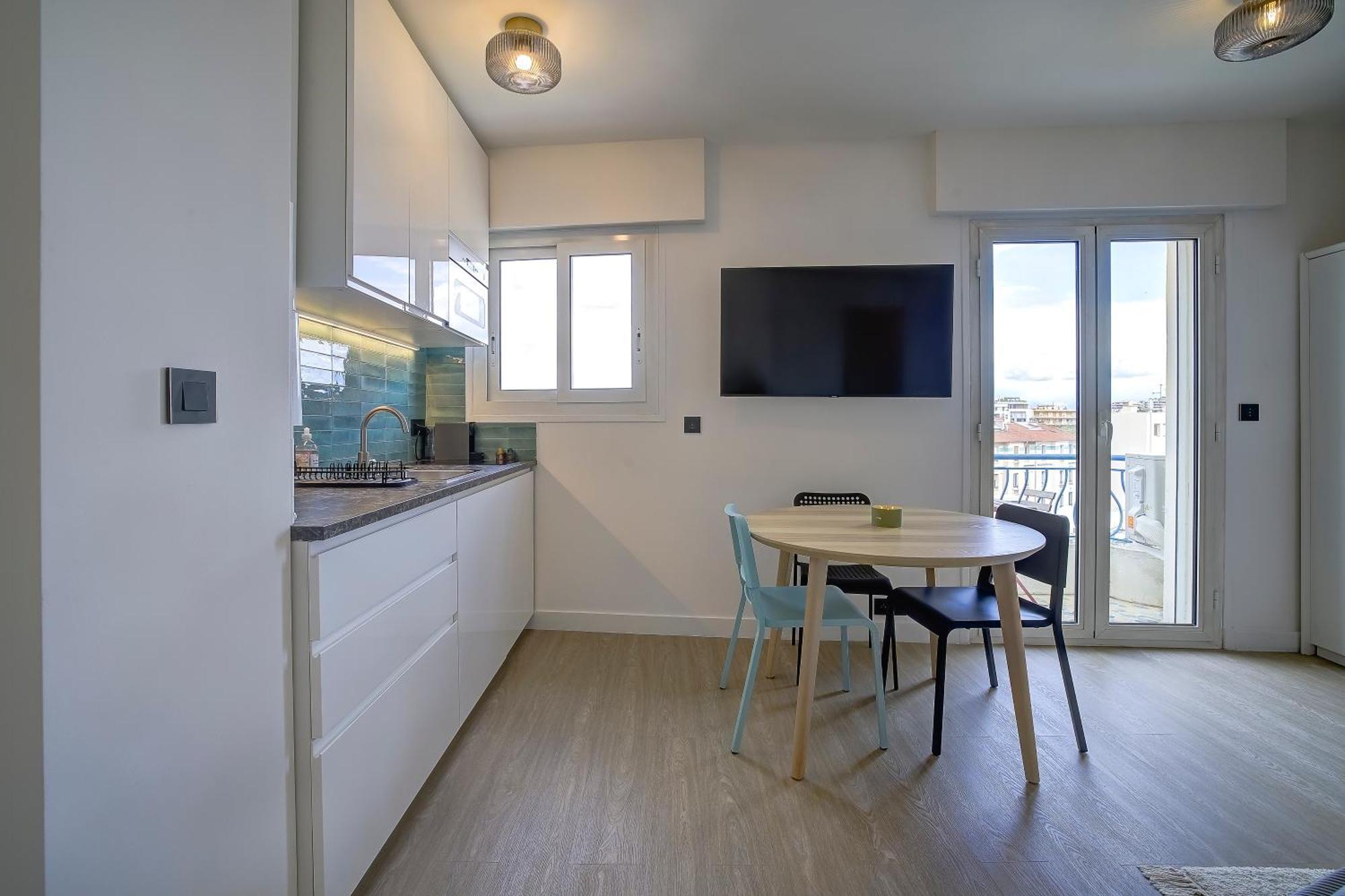Apartment Magnifique Le Dauphin 50m Des Plages Juan-les-Pins